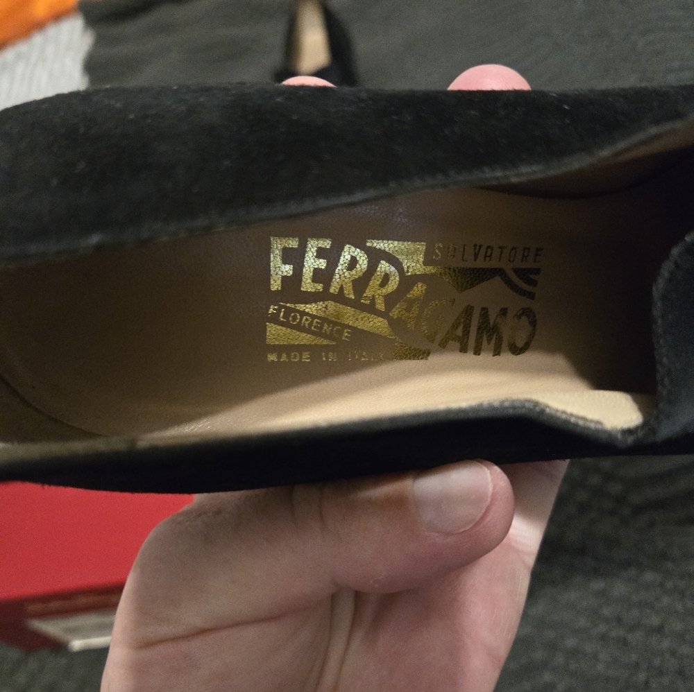 Salvatore Ferragamo Suede Black Heels Size 9 - Made in Italy! with box! Like New - Picture 2 of 5